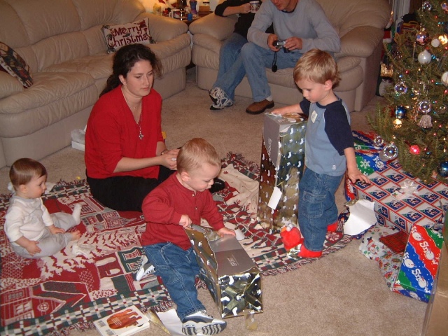 Hildebrand Christmas ScreenSaver/640x480_2001-12-24 Christmas Eve J&J 11.jpg
